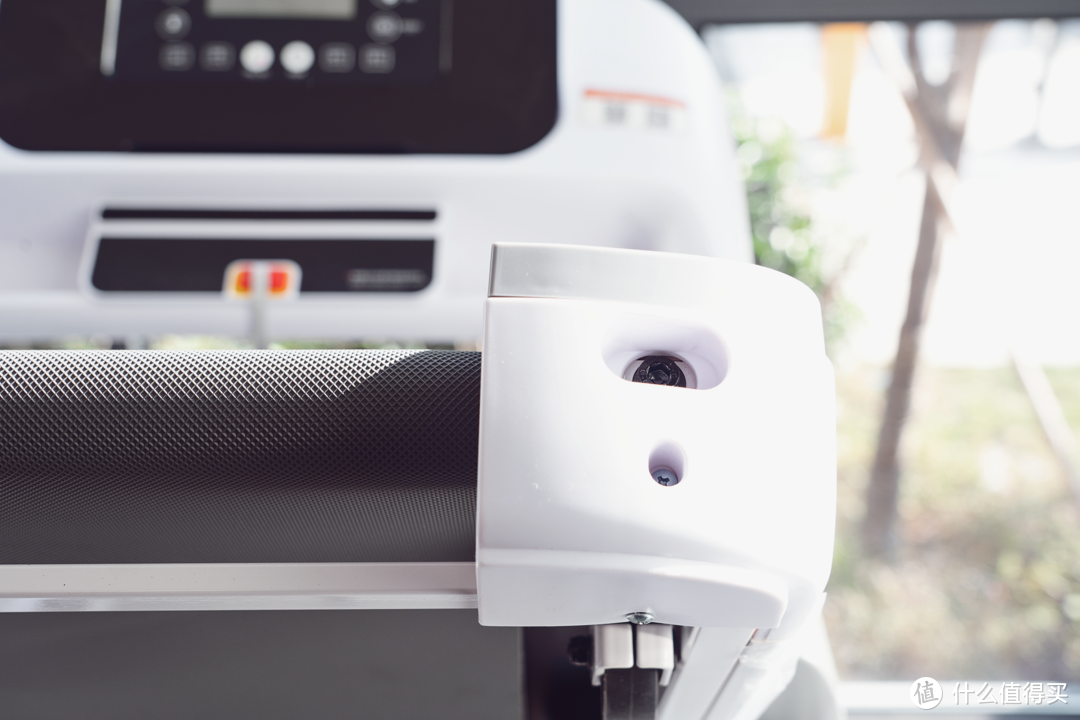 亿健 天猫联合定制跑步机ELF 跑步机：减震功能远超想象