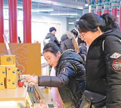 云开·全站apply体育官方平台 年轻人爱上故宫文化 故宫文创为什么这样潮