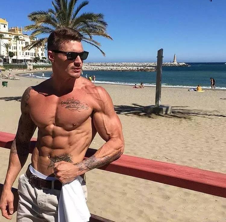 kaiyun体育登录网页入口 一对哑铃6个训练动作，让你在家练出完美好身材！