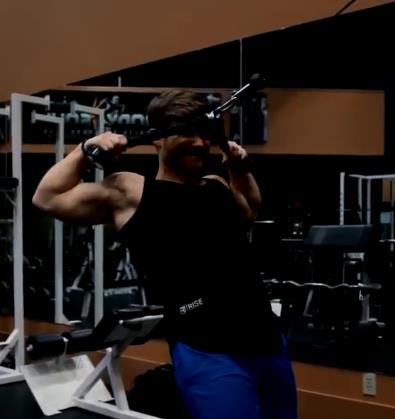 怎样练好三角肌后束,达到自然外翻的效果?