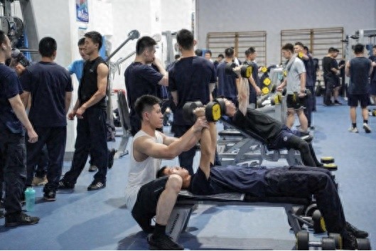 pg电子麻将胡了 晚高峰甚至要排队取号！浙江最牛健身高校火了