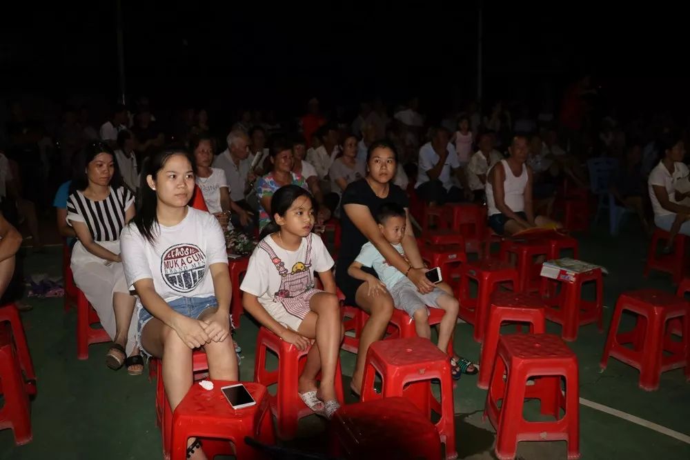 南海之恋广场舞_广场舞串烧,我们的南海_广场舞南海姑娘