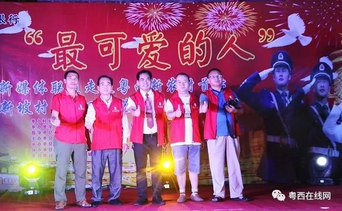 广场舞南海姑娘_广场舞串烧,我们的南海_南海之恋广场舞