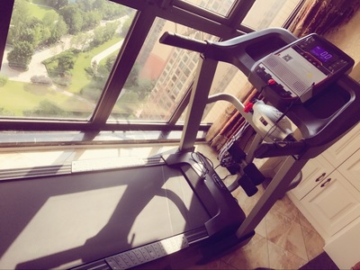 网购如何选跑步机_网上买什么牌子跑步机好?_跑步机网上买好还是实体店买好