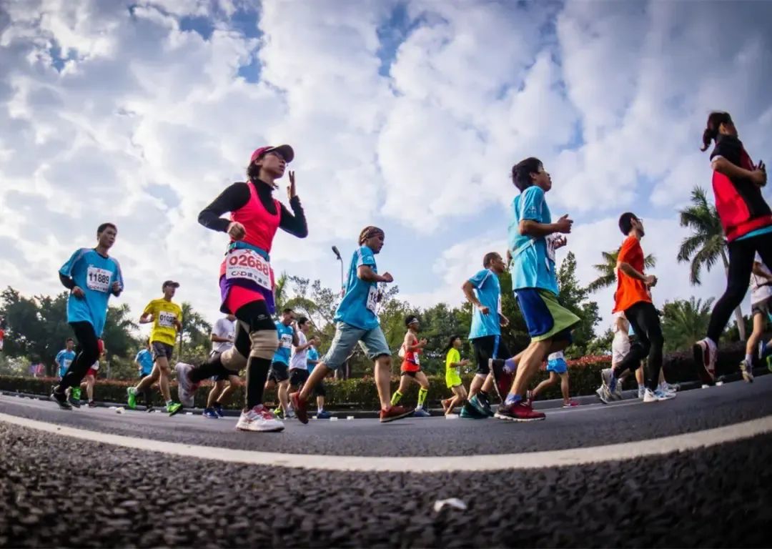 pg麻将胡了试玩平台 2023年体育消费观察：装备更专业，选择爱跨界