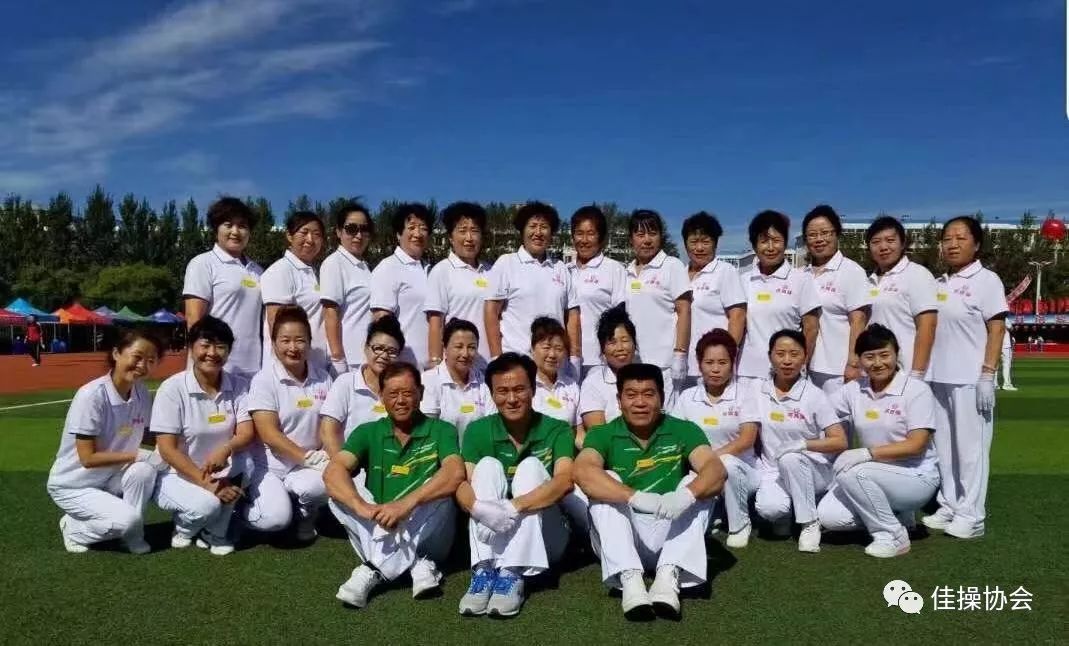 佳木斯快乐舞步第二套动作分解_佳木斯快乐舞步第套完整版_佳木斯快乐舞步1-6节口令