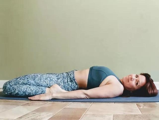 瑜伽腿盖冥想毯子要上几圈_练瑜伽的毯子叫什么_瑜伽冥想腿上要盖个毯子