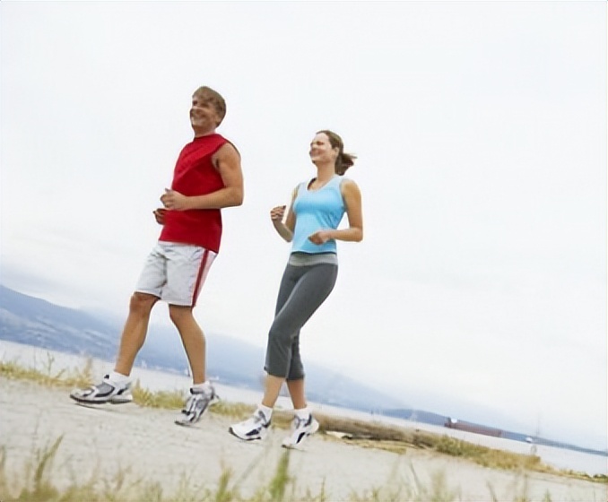 跑步时心率过快好吗?_科学慢跑时长_慢跑黄金时长