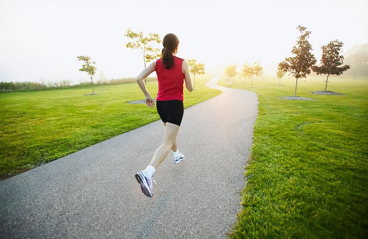 跑步时心率过快好吗?_高血压跑步治疗_跑步降低高血压