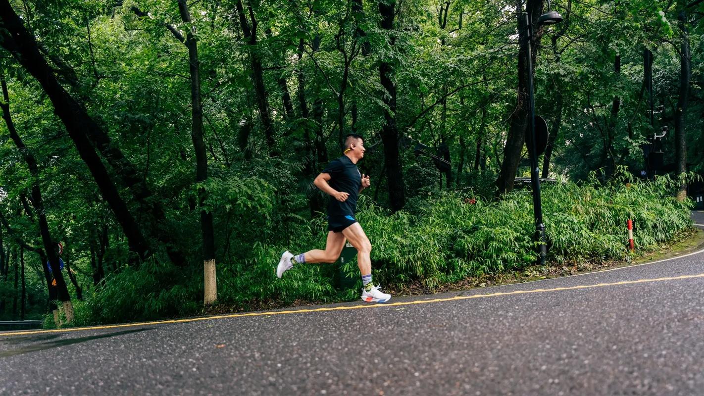 高血压跑步治疗_跑步时心率过快好吗?_跑步降低高血压