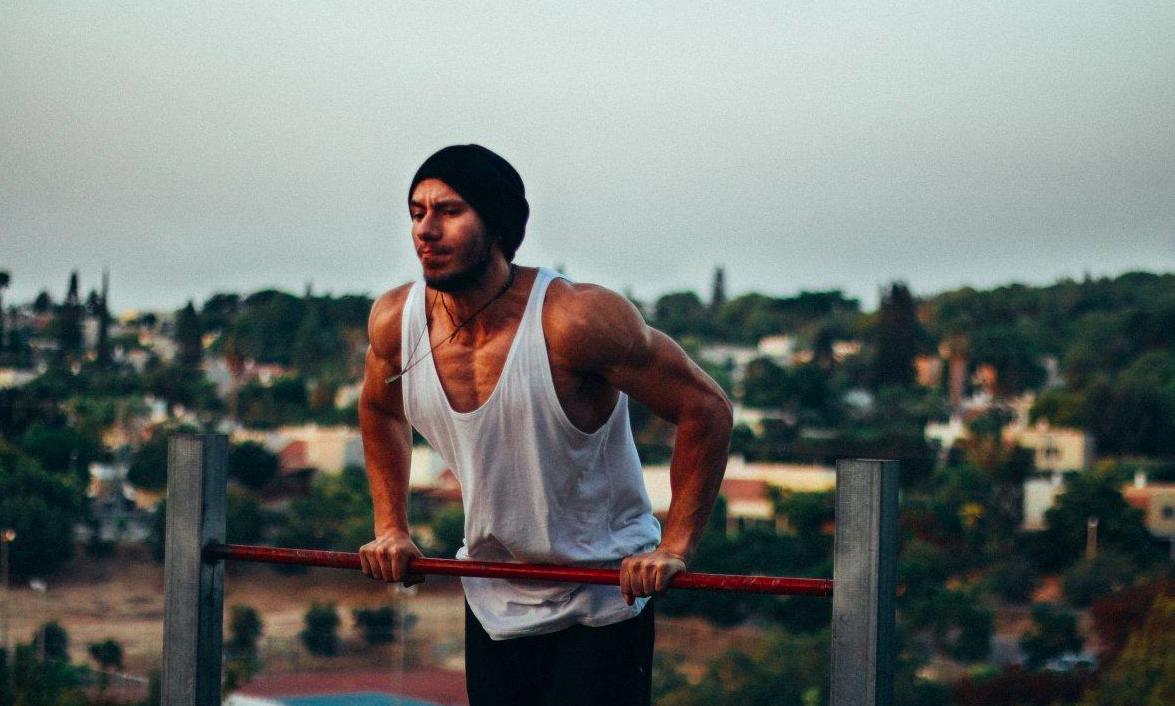 免费健身方法_开始健身没钱怎么做_健身护腕有什么用