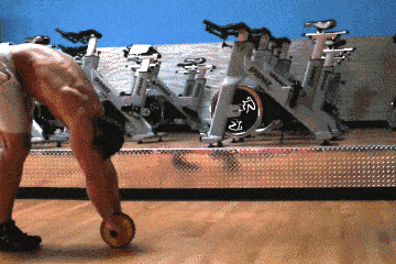 腹肌轮几个轮的好_健腹轮站姿训练_健腹轮跪姿训练