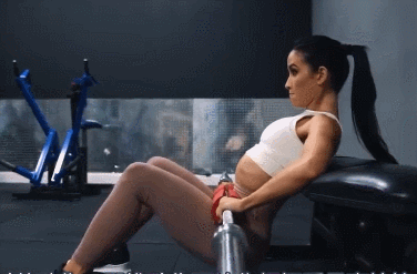 新手健身房器械训练_复合动作健身教程_健身房做什么运动练马甲线