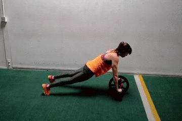 每天做50个健腹轮一个月能出腹肌吗_健腹轮训练方法_腹肌轮几个轮的好