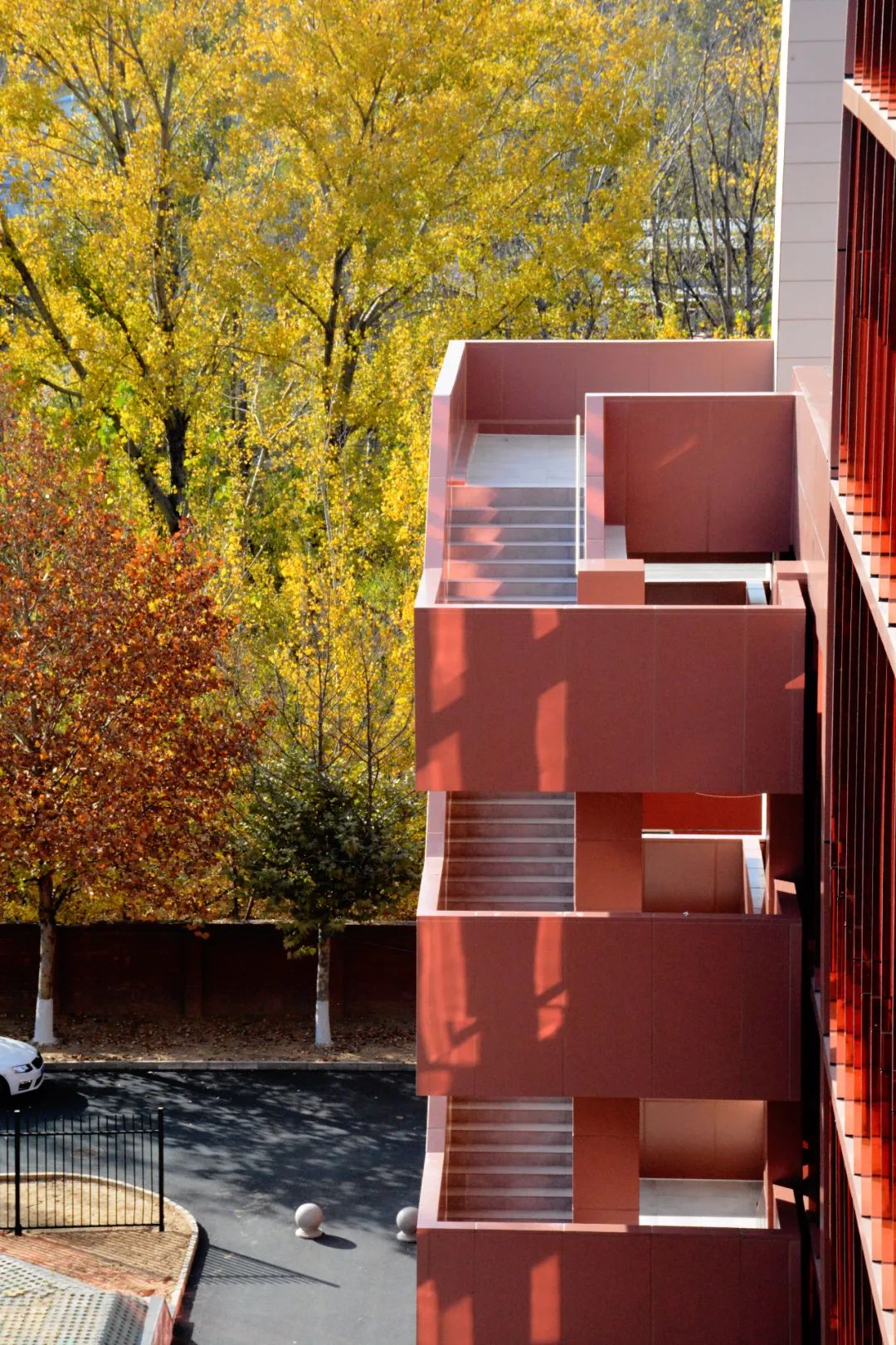 什么是龙门式机器人_龙门练胸标准动作图解_龙门综合训练器