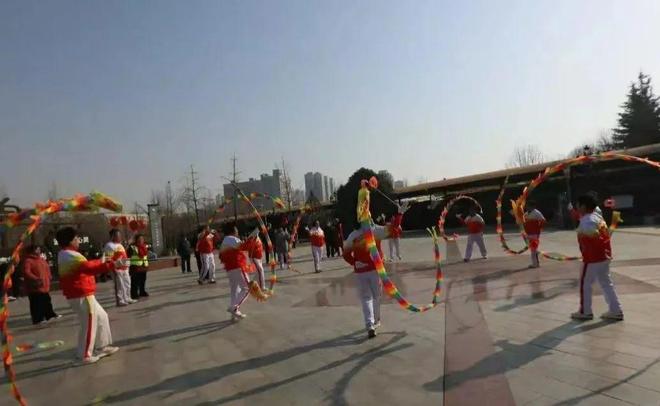 临渭区全民健身大拜年活动_大众广场舞活力健身操_广场舞健身操临渭区