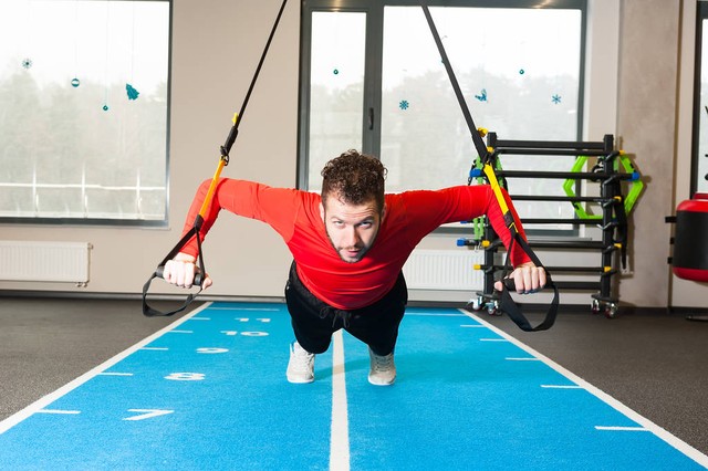 综合训练器锻炼指南_综合训练器锻炼图解_臂力器锻炼肌肉3d图解