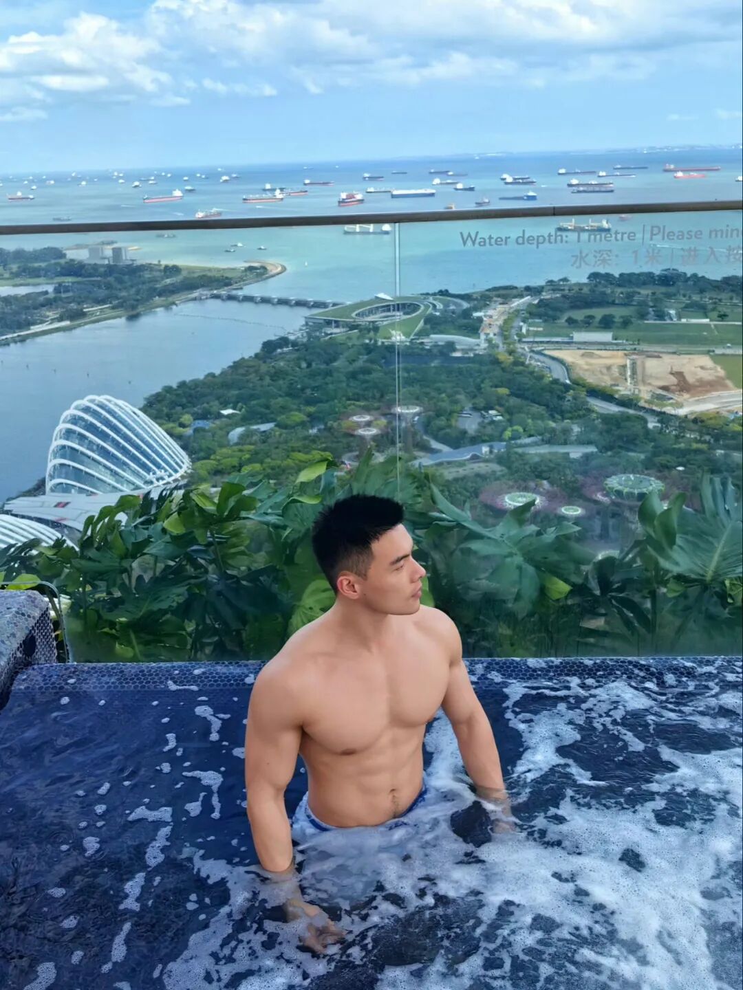 肌肉男身材_胸肌哥7大锻炼方法增强胸肌_健身激励