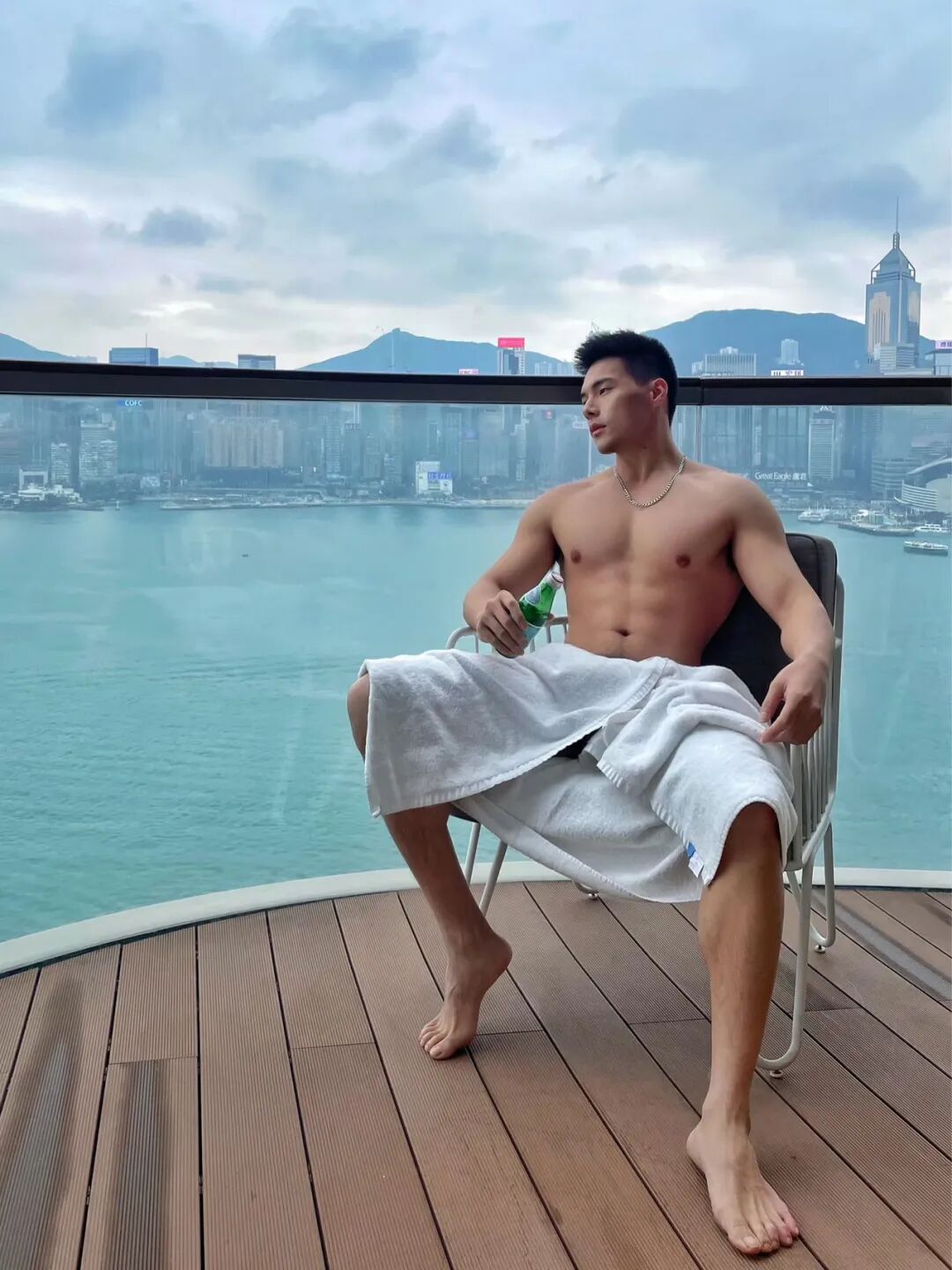 健身激励_胸肌哥7大锻炼方法增强胸肌_肌肉男身材