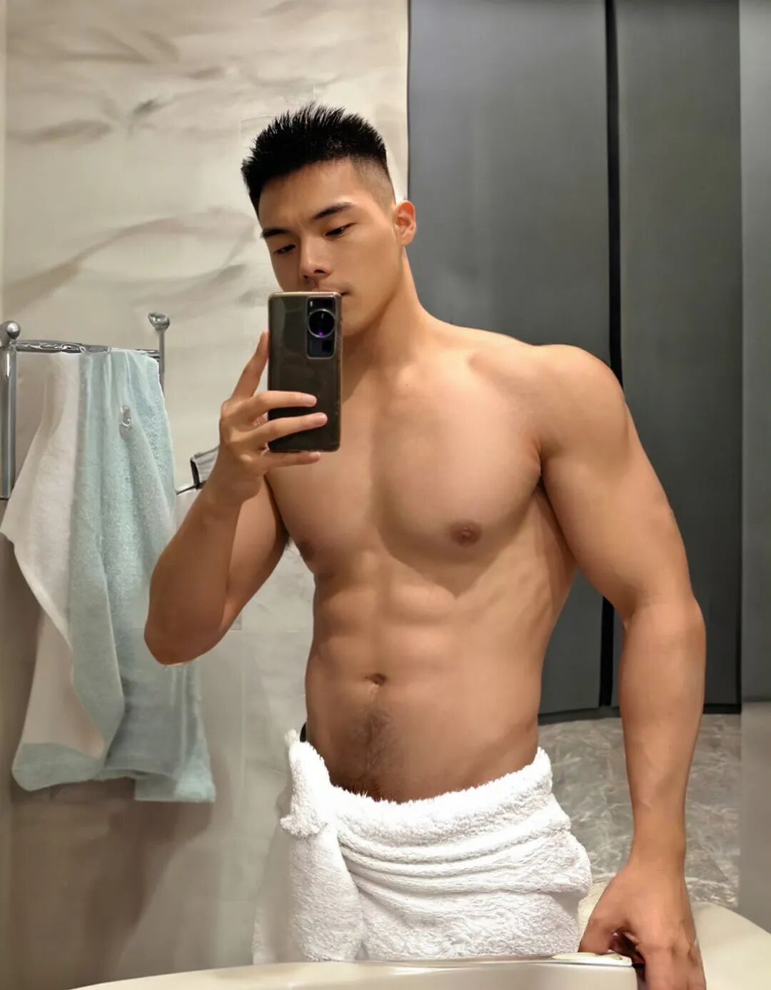 胸肌哥7大锻炼方法增强胸肌_健身激励_肌肉男身材