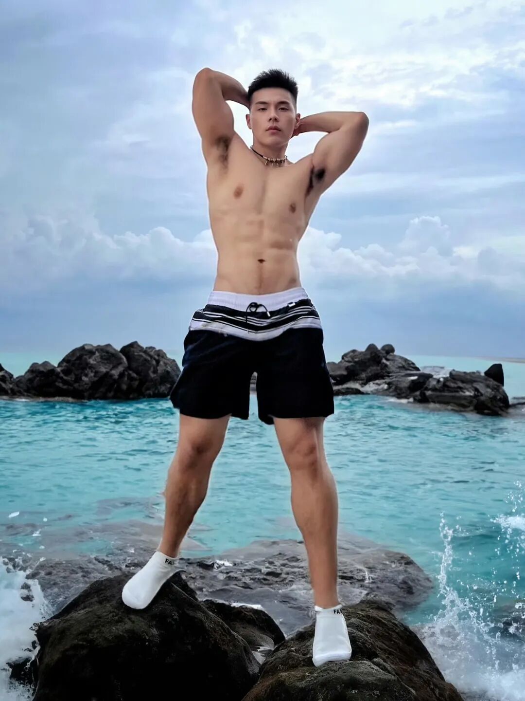 肌肉男身材_胸肌哥7大锻炼方法增强胸肌_健身激励