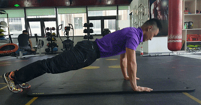 俯卧撑天天做还是隔天做好_俯卧撑做一天休息几天_俯卧撑做多少天有效果