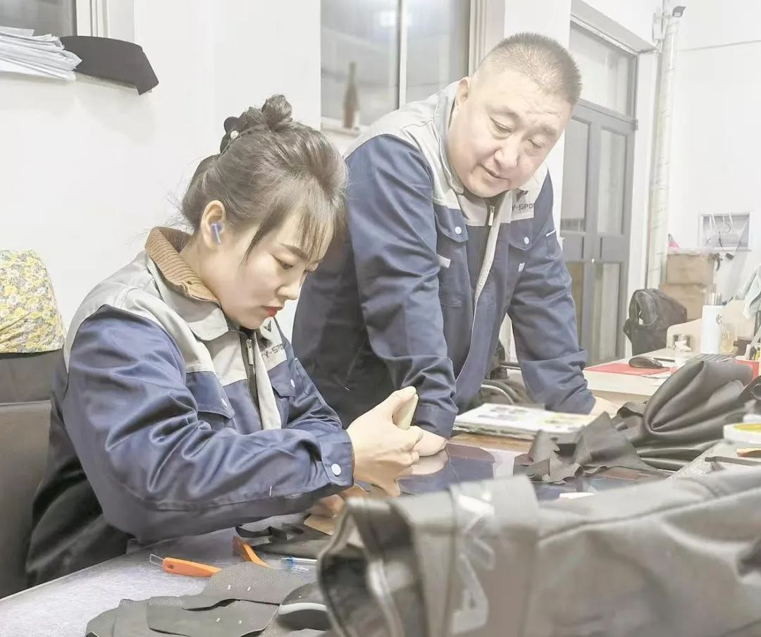 高端手套品牌_营口天野体育用品有限公司_送人送健身手套