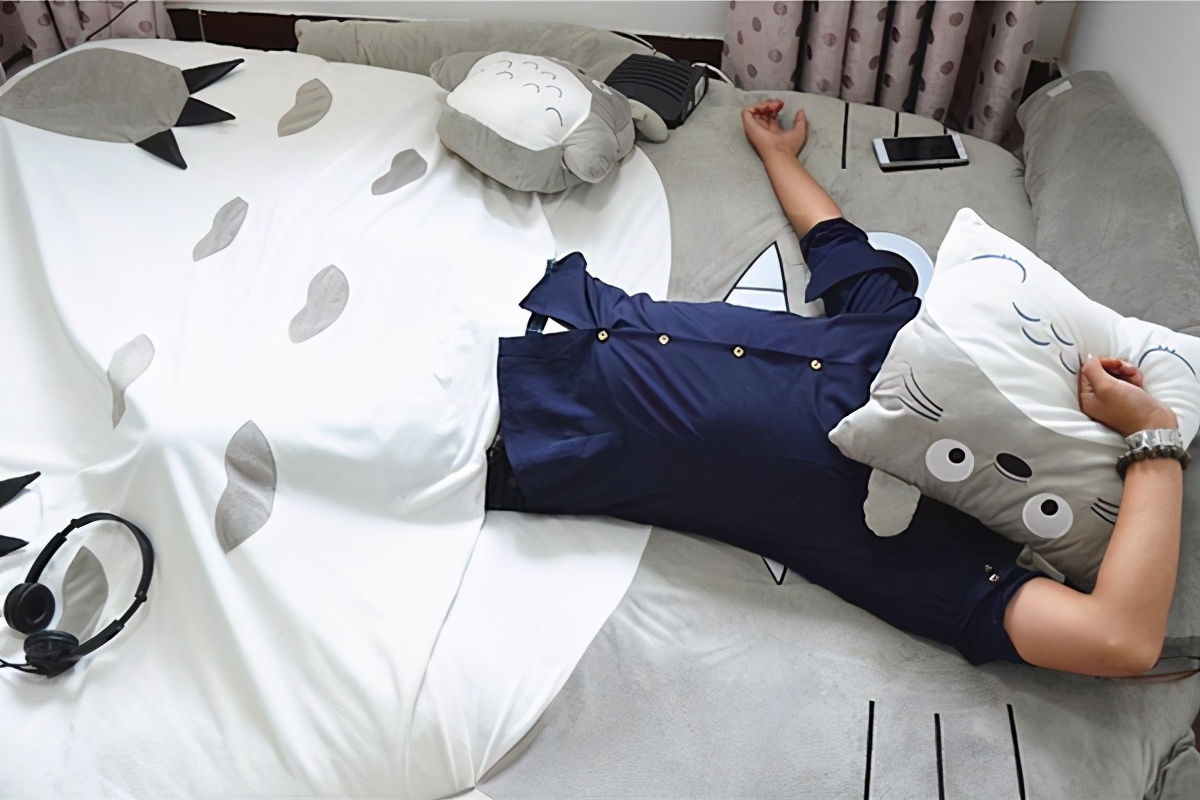 俯卧撑做多少天有效果_俯卧撑做一天休息几天_俯卧撑天天做还是隔天做好