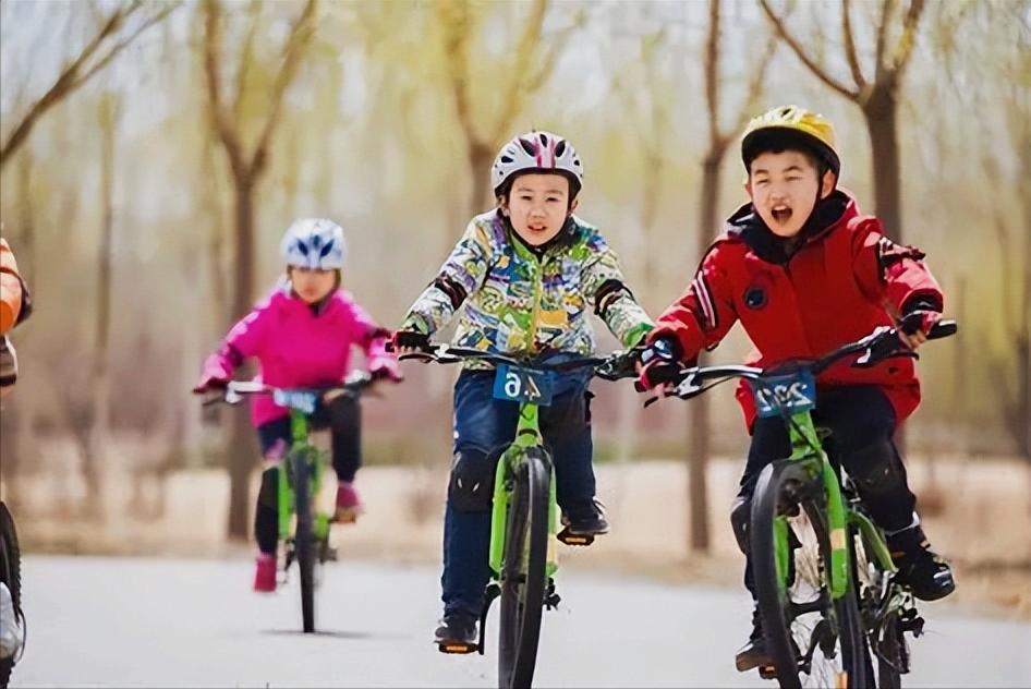 科学锻炼增强体质_冬季学生体育锻炼的重要性_冬季儿童户外运动