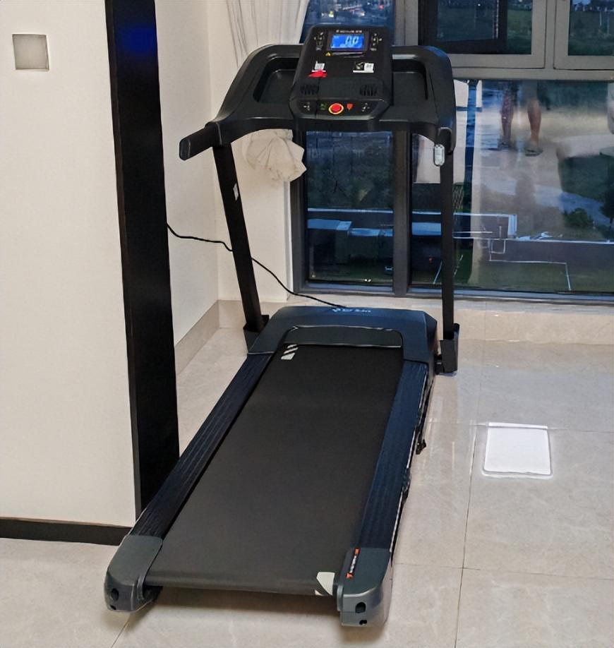 易跑M5 Ultra评测_电动跑步机什么牌子好_家用跑步机品牌排行榜2025