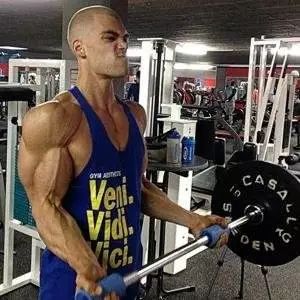 健身手套是否必要_健身手套有味道_健身手套利弊分析