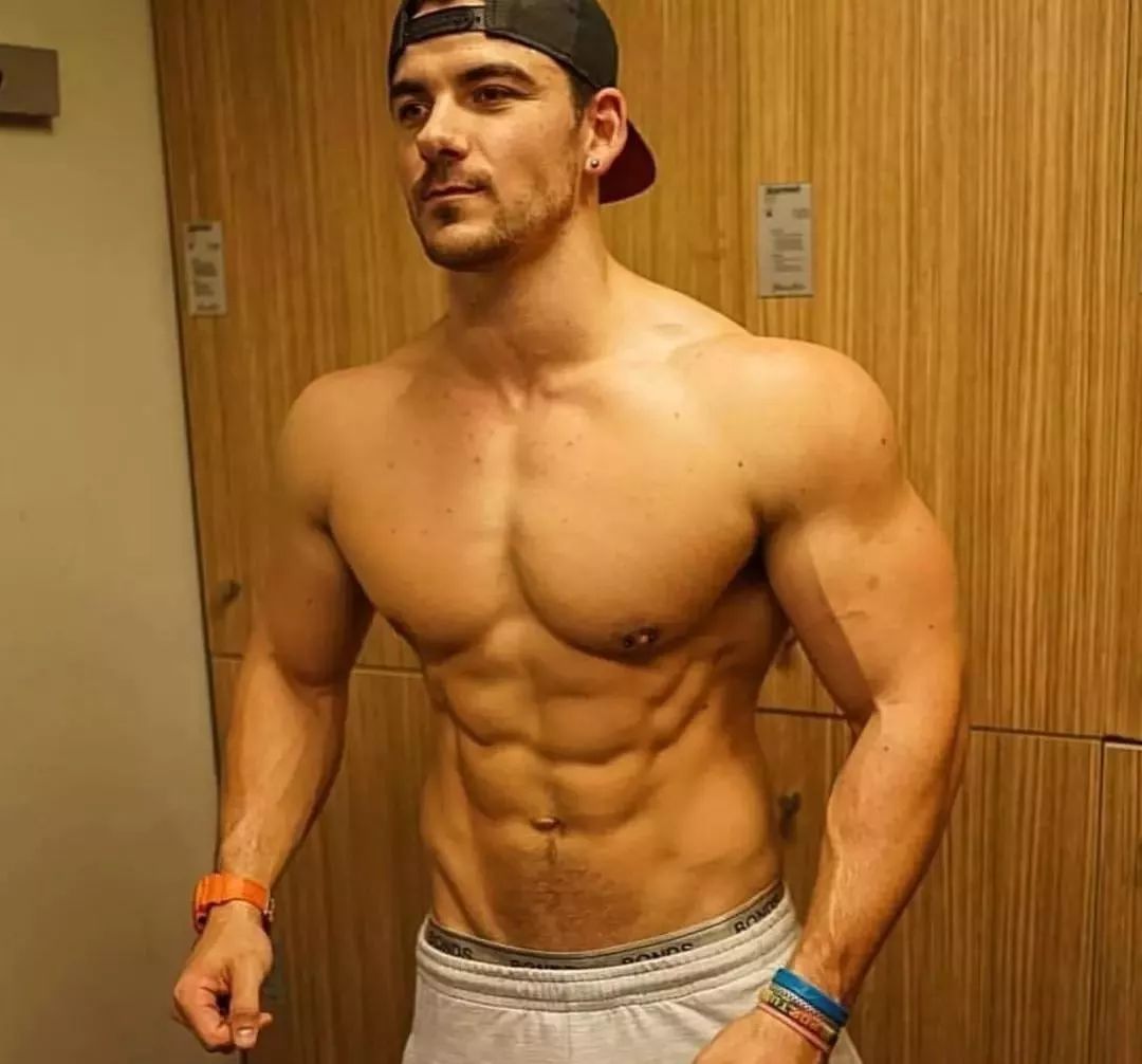 腹肌用什么健身器材好_每客腹肌有用吗_腹肌好用吗