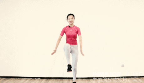 在家自重训练增肌减脂_没有健身器怎么练胸肌_室内健身全身锻炼动作