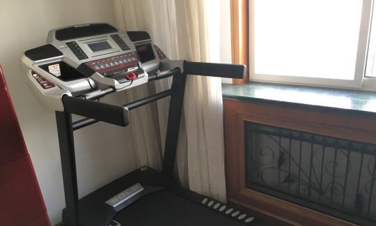 解决跑步机地板声音大的问题(减少噪音的方法和技巧)