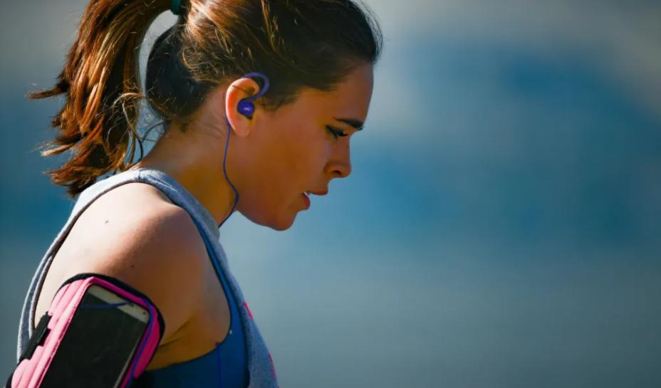 跑步小腿变粗真相_练跑步机时适合听的歌_跑步前拉伸坏处