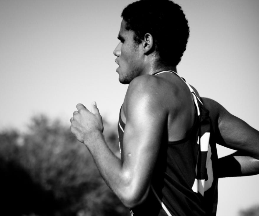 跑步小腿变粗真相_练跑步机时适合听的歌_跑步前拉伸坏处