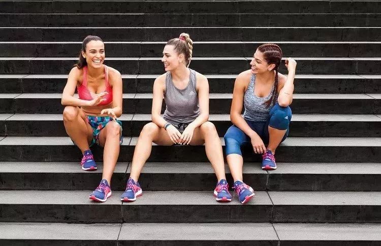 跑步小腿变粗真相_练跑步机时适合听的歌_跑步前拉伸坏处