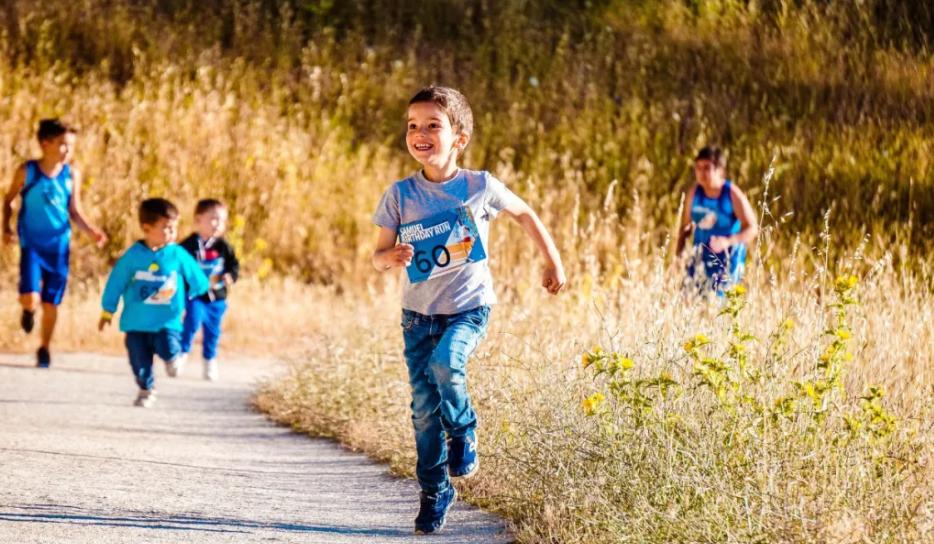 练跑步机时适合听的歌_跑步前拉伸坏处_跑步小腿变粗真相