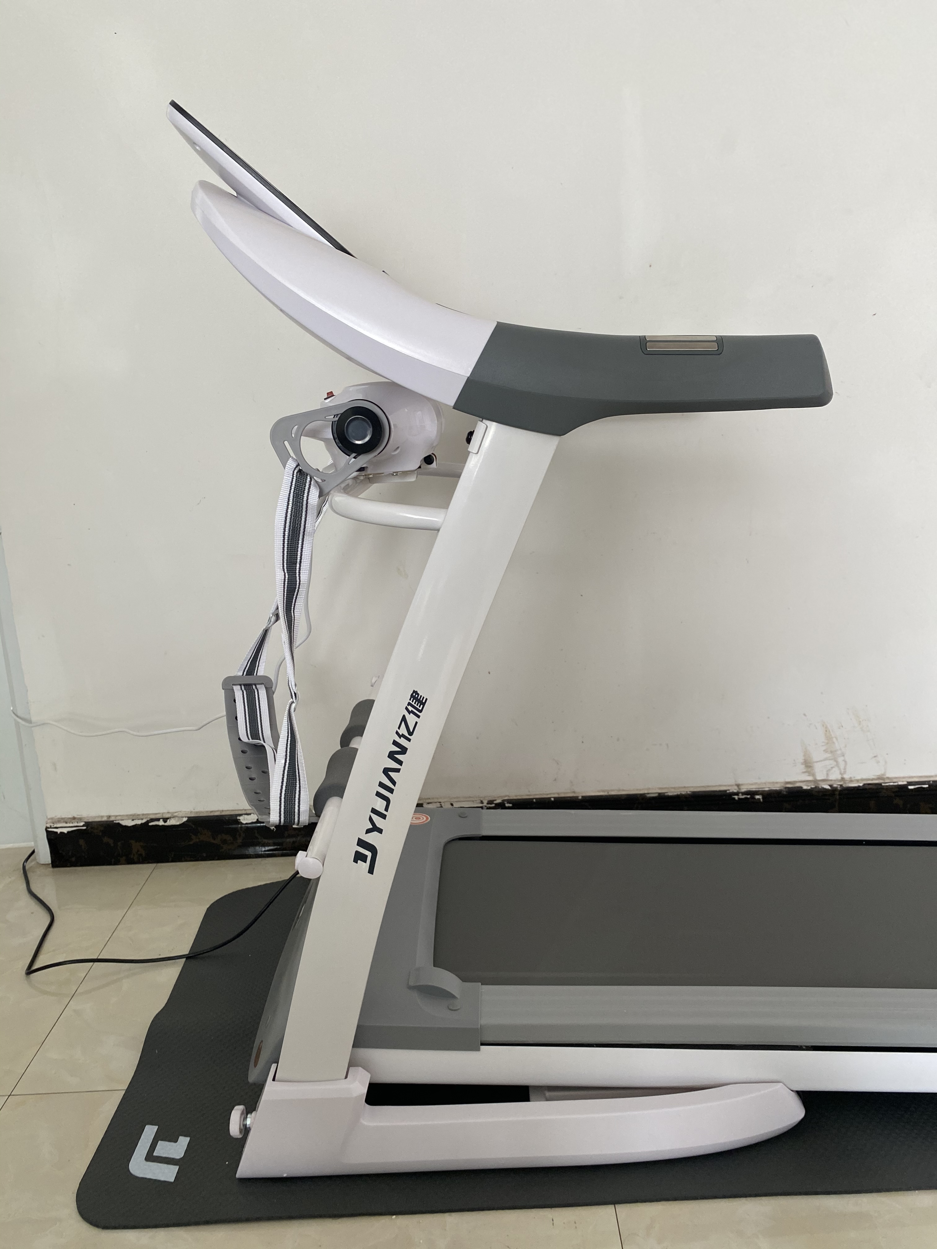 练跑步机时适合听的歌_亿健精灵ELF跑步机 语音控制 多功能健身器材