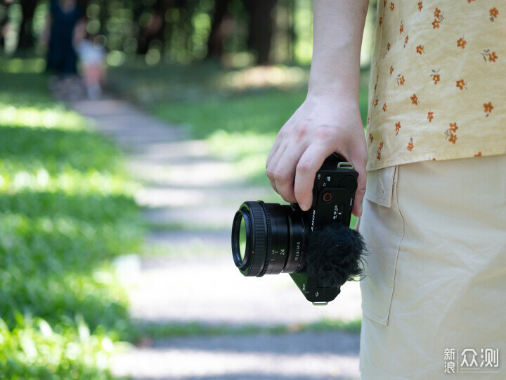 索尼ZV-E1相机体验，选卡、选镜头一文看全_新浪众测