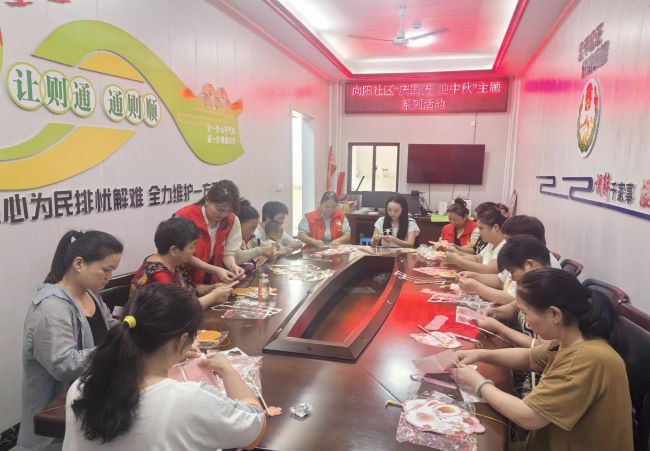 喜迎双节系列主题活动_广场舞12人欢聚一堂_剑光街道社区文化活动