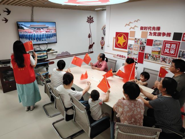 剑光街道社区文化活动_广场舞12人欢聚一堂_喜迎双节系列主题活动