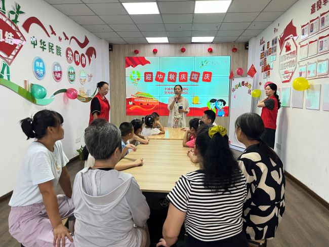 广场舞12人欢聚一堂_剑光街道社区文化活动_喜迎双节系列主题活动