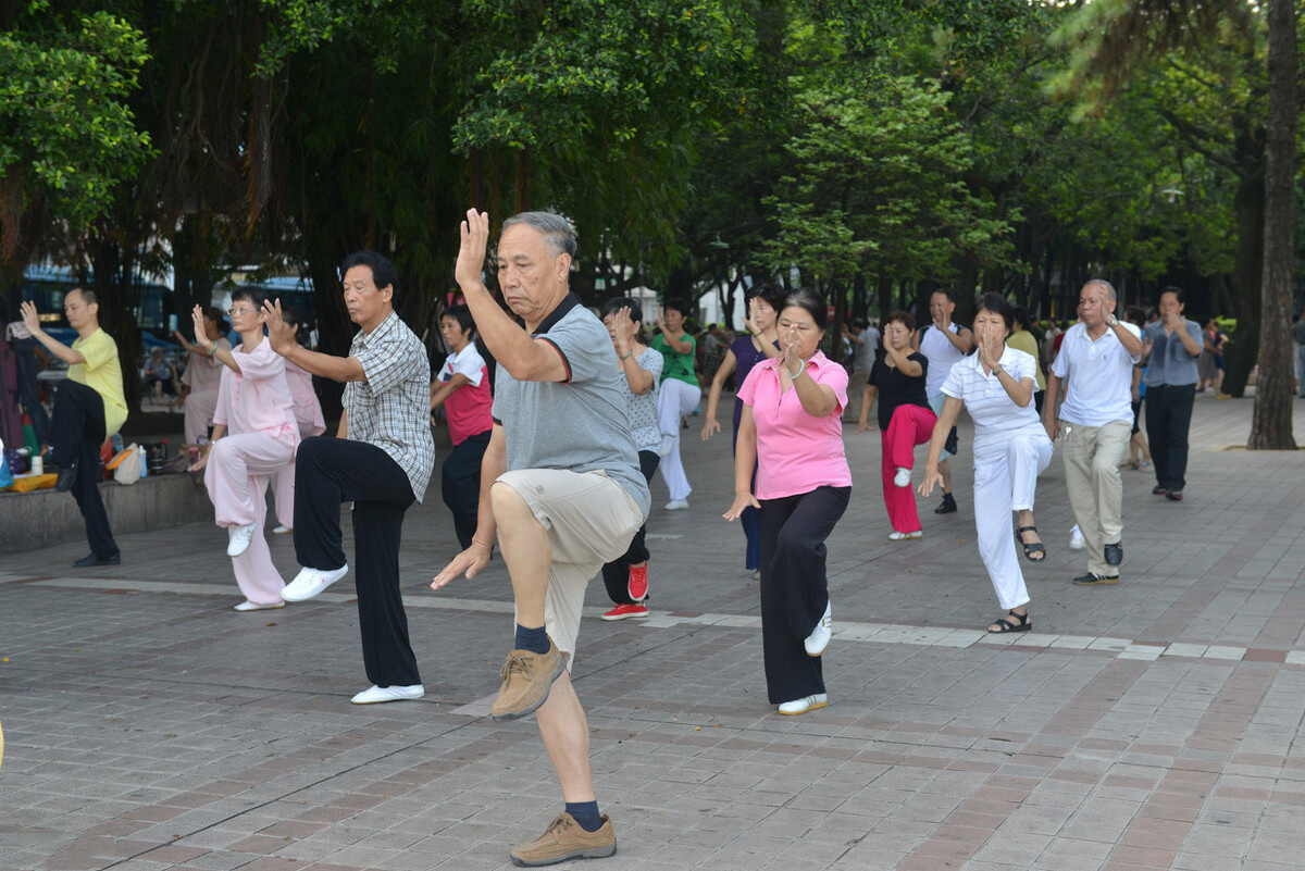 健身运动益处_减肥运动好处_有氧健身操减肥吗