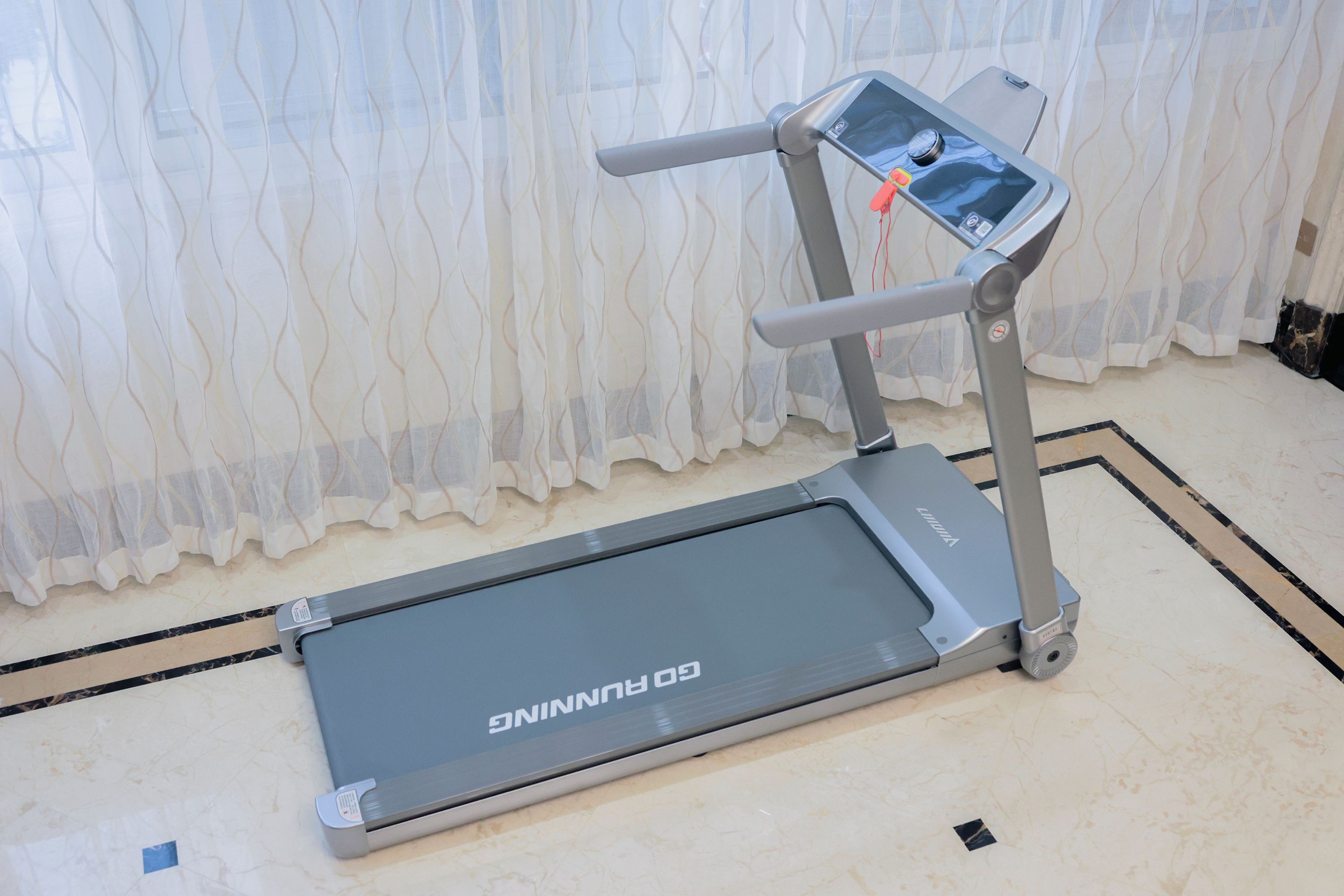 pg娱乐电子游戏 贴心的家庭运动私教，荣耀亲选磁悬浮减震跑步机上手体验