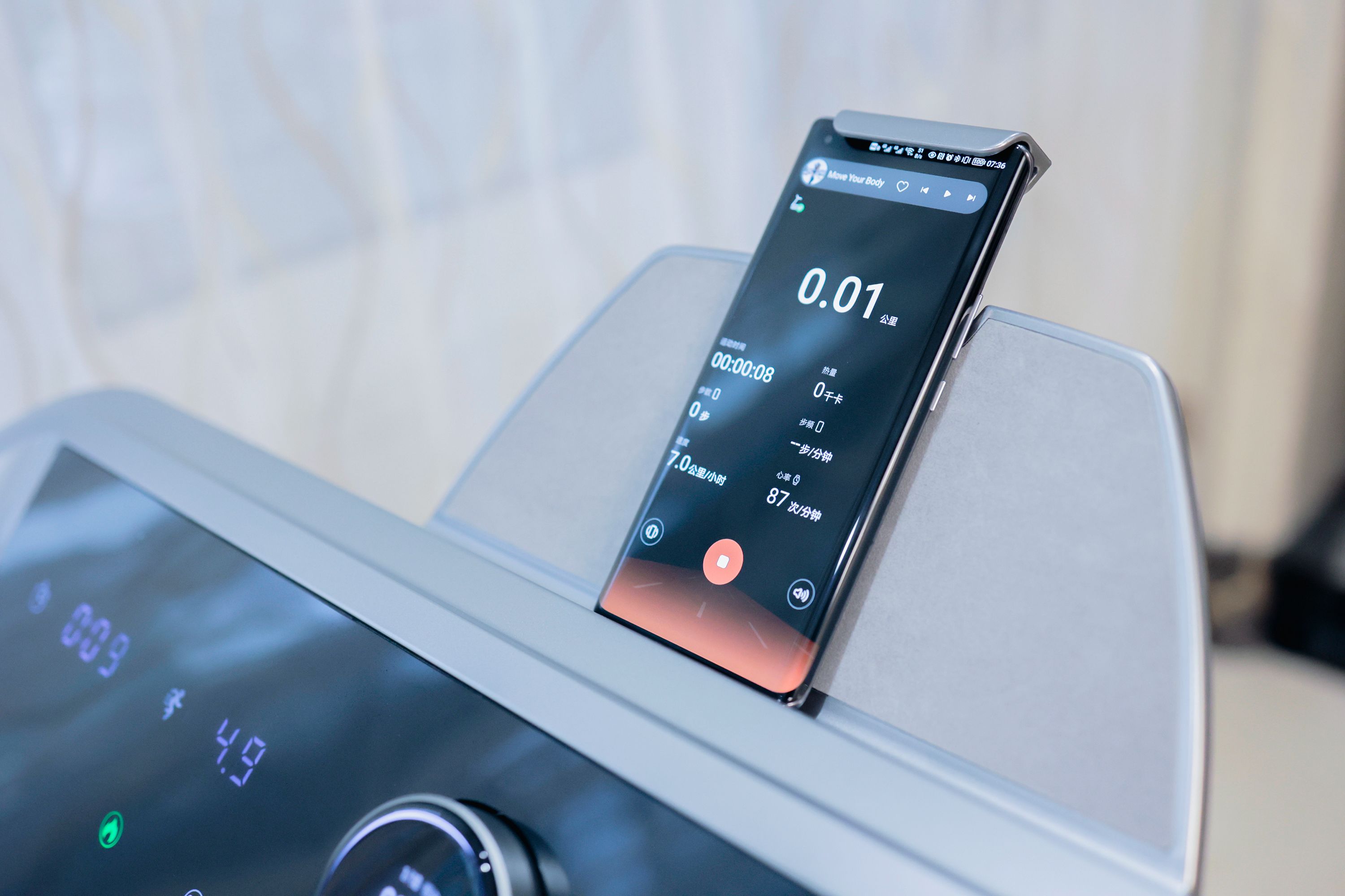 荣耀亲选磁悬浮减震跑步机免安装收纳设计_什么牌子的家用跑步机好_荣耀亲选磁悬浮减震跑步机品质做工分析