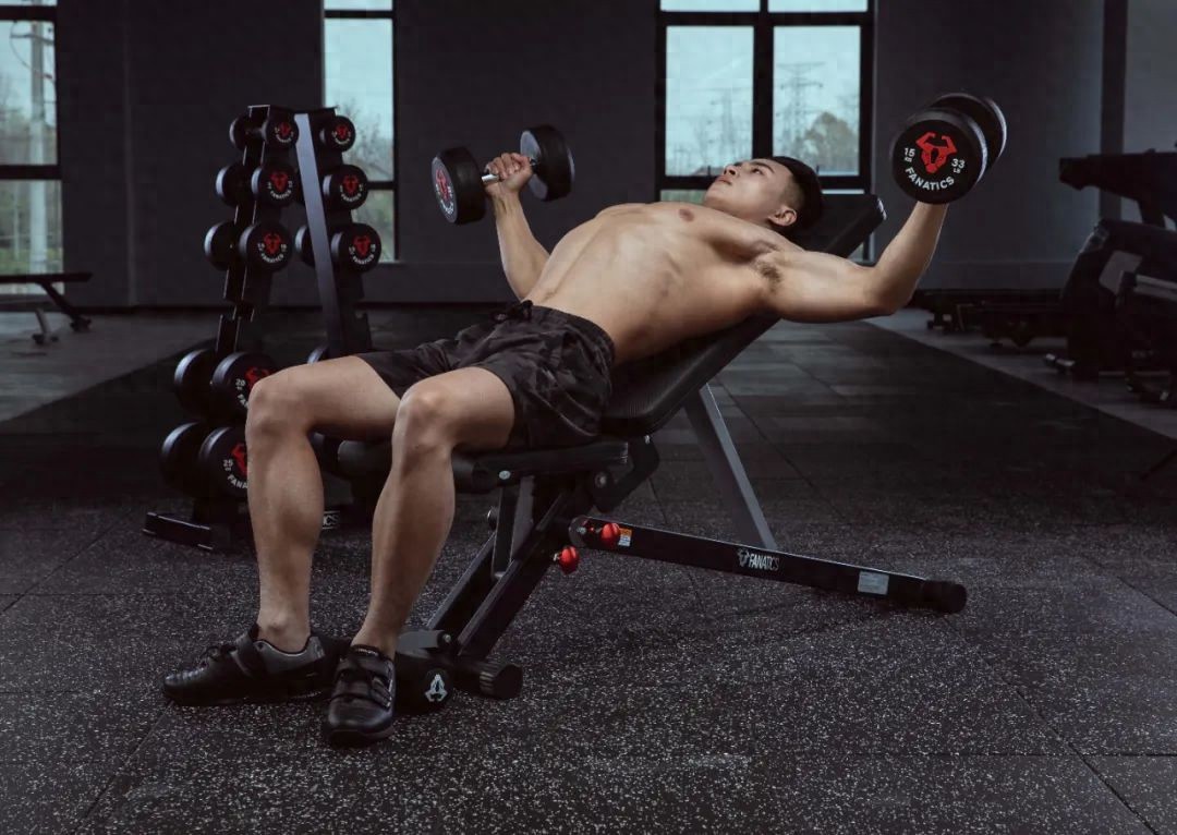 pg棋牌 家用卧推架怎么选？一文讲全讲透！