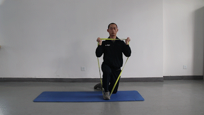 健身拉力带如何锻炼方法_弹力带在家锻炼方法_弹力带训练动作大全