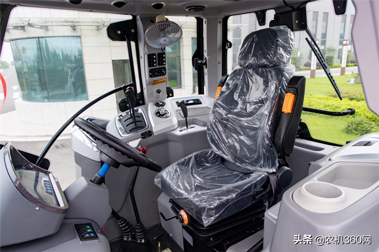 迪玛驰拖拉机经销商催货 孟祥瑞扬州蹲守 迪玛驰拖拉机市场火爆_佳木斯农机经销商名单