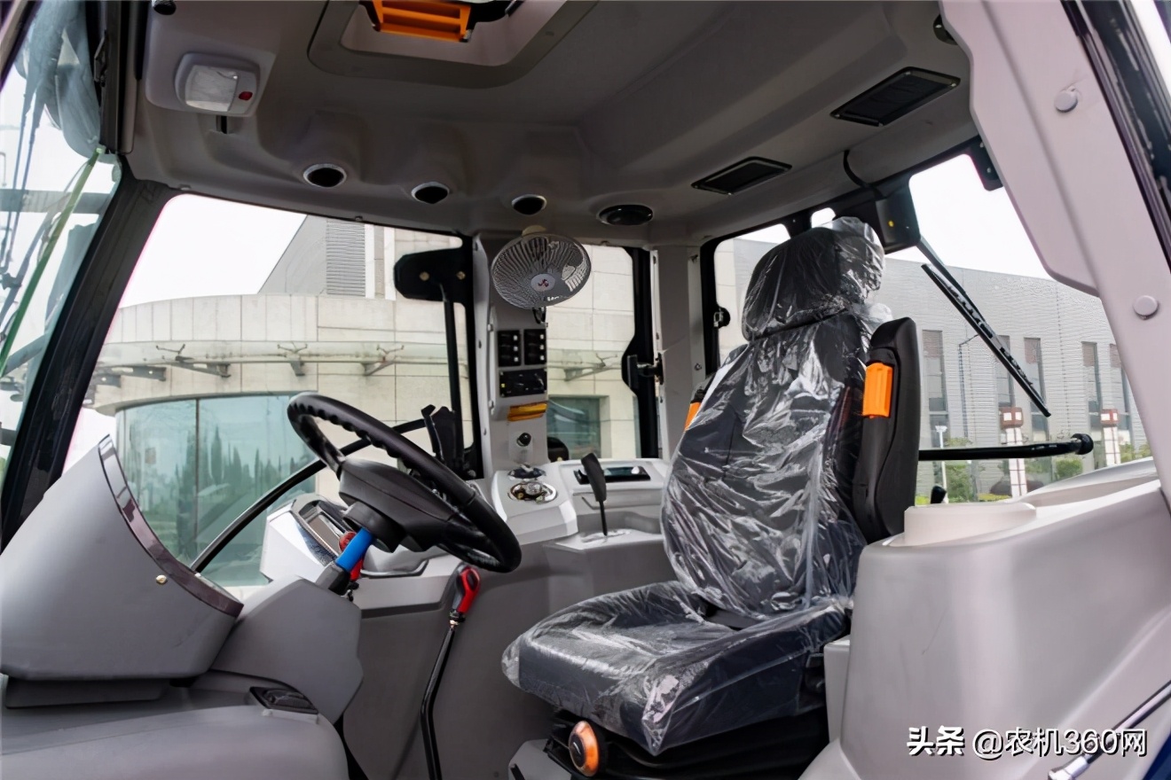 佳木斯农机经销商名单_迪玛驰拖拉机经销商催货 孟祥瑞扬州蹲守 迪玛驰拖拉机市场火爆